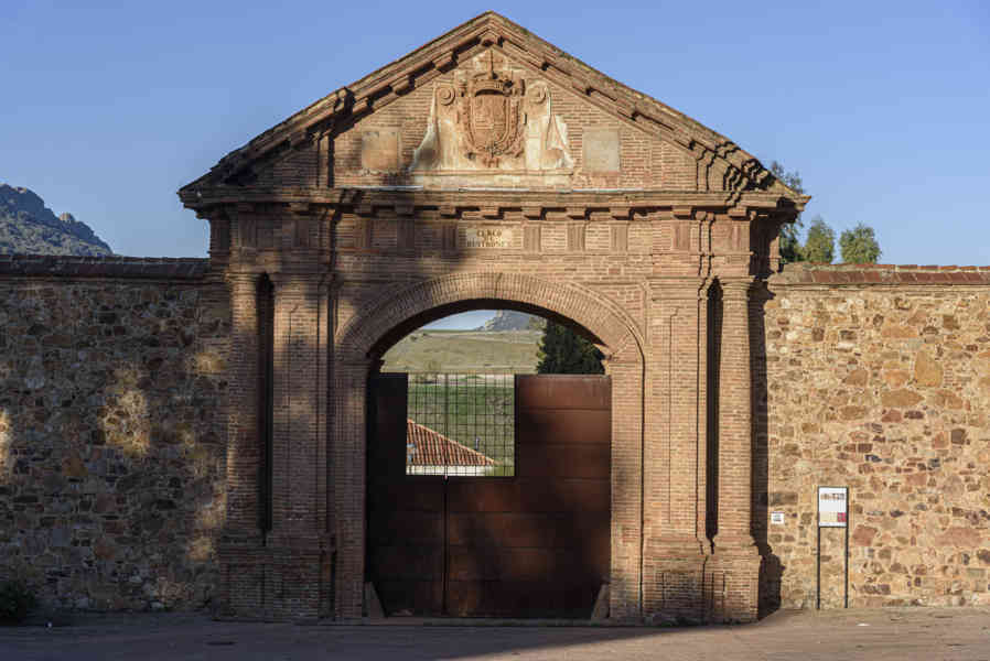 Ciudad Real - Almadén 21 - Puerta de carlos V.jpg